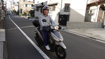 患者様のもとへバイクでの訪問