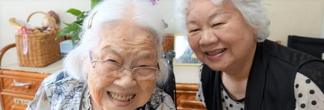 孫の手倶楽部の訪問マッサージサービス利用いただいている患者様との1枚